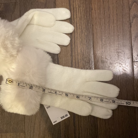 Michael Kors ladies knit gloves with faux fur cuff - Picture 4 of 5